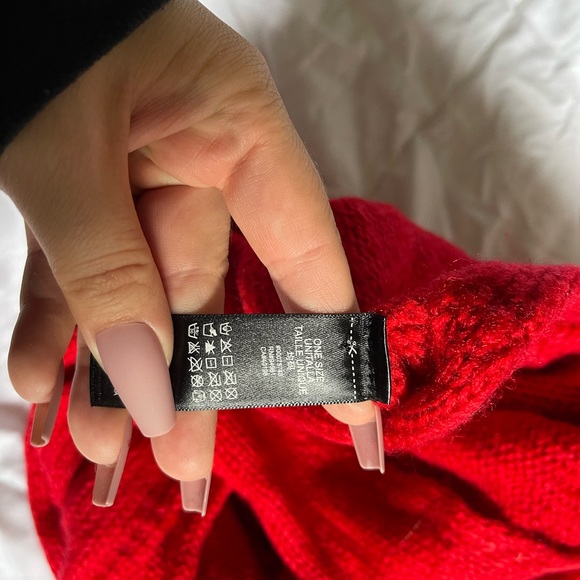 Red infinity scarf - Picture 2 of 3